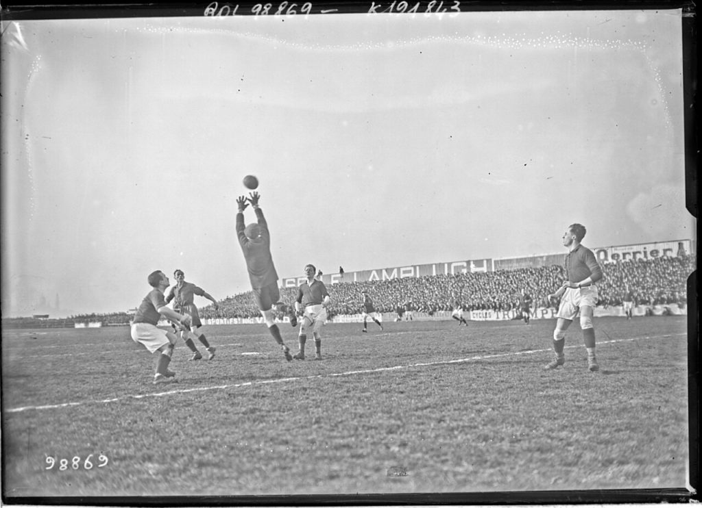 Phân tích Galatasaray vs Barcelona: Giữ nhịp ở Istanbul 5 Một trận Coupe de France tại Stade Bergeyre năm 1925