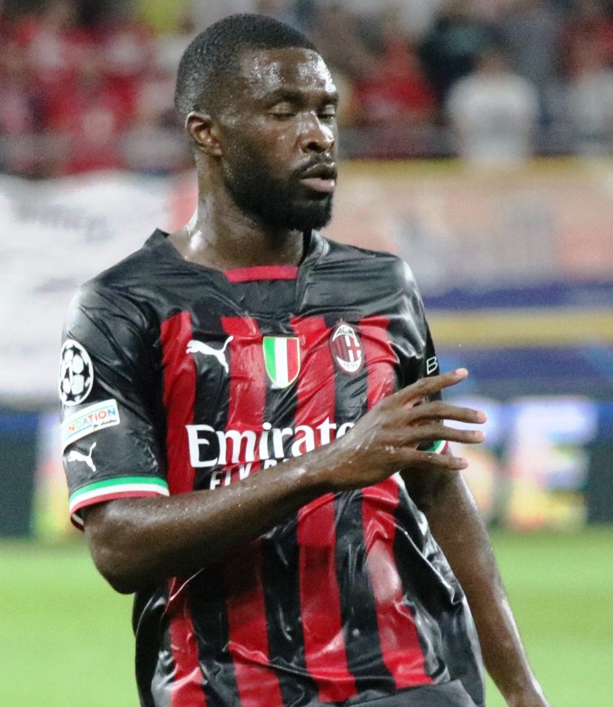 Fikayo Tomori thi đấu ở Champions League