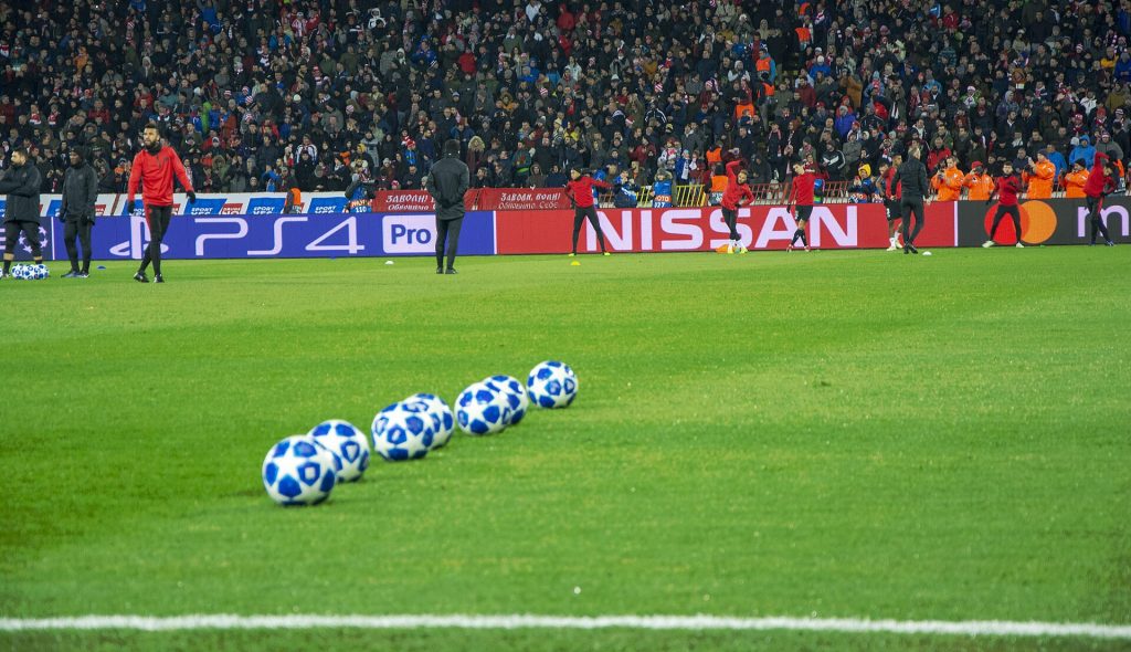 Phân tích Galatasaray vs Barcelona: Giữ nhịp ở Istanbul 4 Không khí một trận đấu UEFA Champions League trên sân vận động