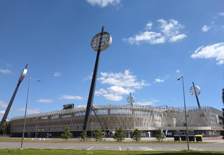 Hradec Králové vs Beşiktaş: Nhận định thế trận vòng loại Europa League 3 Malšovická aréna trong ảnh tư liệu bóng đá Hradec Králové
