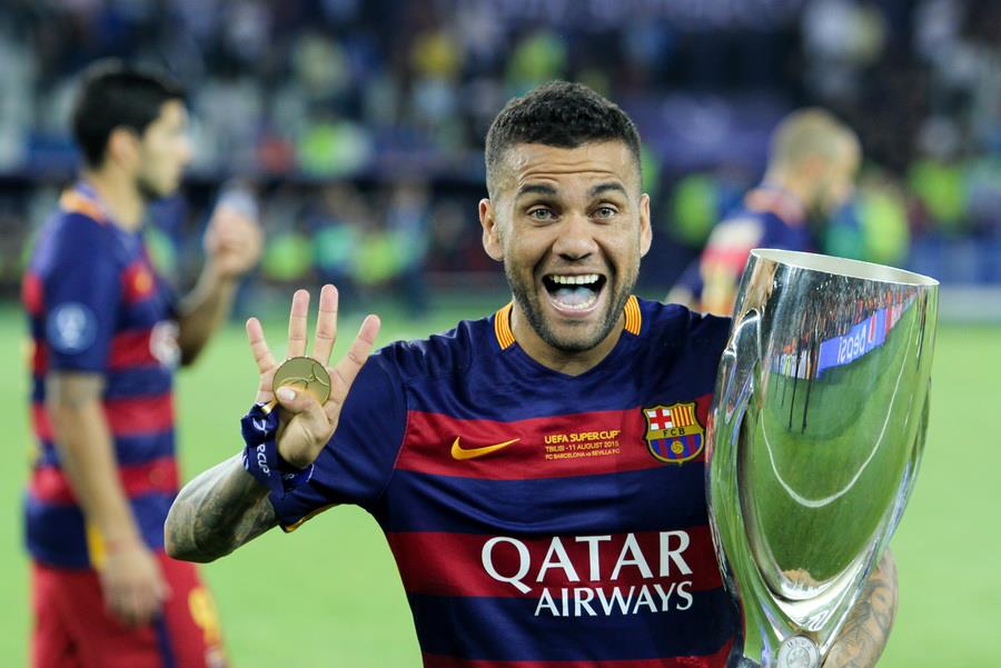 PSG - Aston Villa: Bản tin trước Siêu cúp châu Âu 2026 3 Khoảnh khắc trao cúp UEFA Super Cup năm 2015 trong ảnh tư liệu