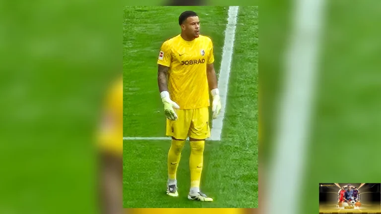 Phân tích Freiburg vs Bayern: Khoảng trống sau pressing 2 Thủ môn Noah Atubolu của Freiburg trước trận đấu