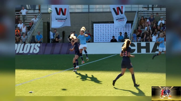 Manchester City Women tấn công trước PSG trong ảnh tư liệu trước trận