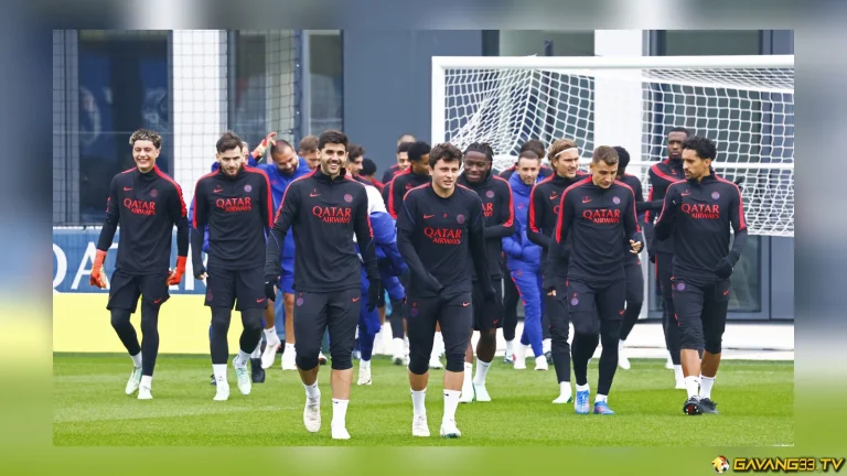 Cầu thủ PSG tập luyện trước trận Barcelona