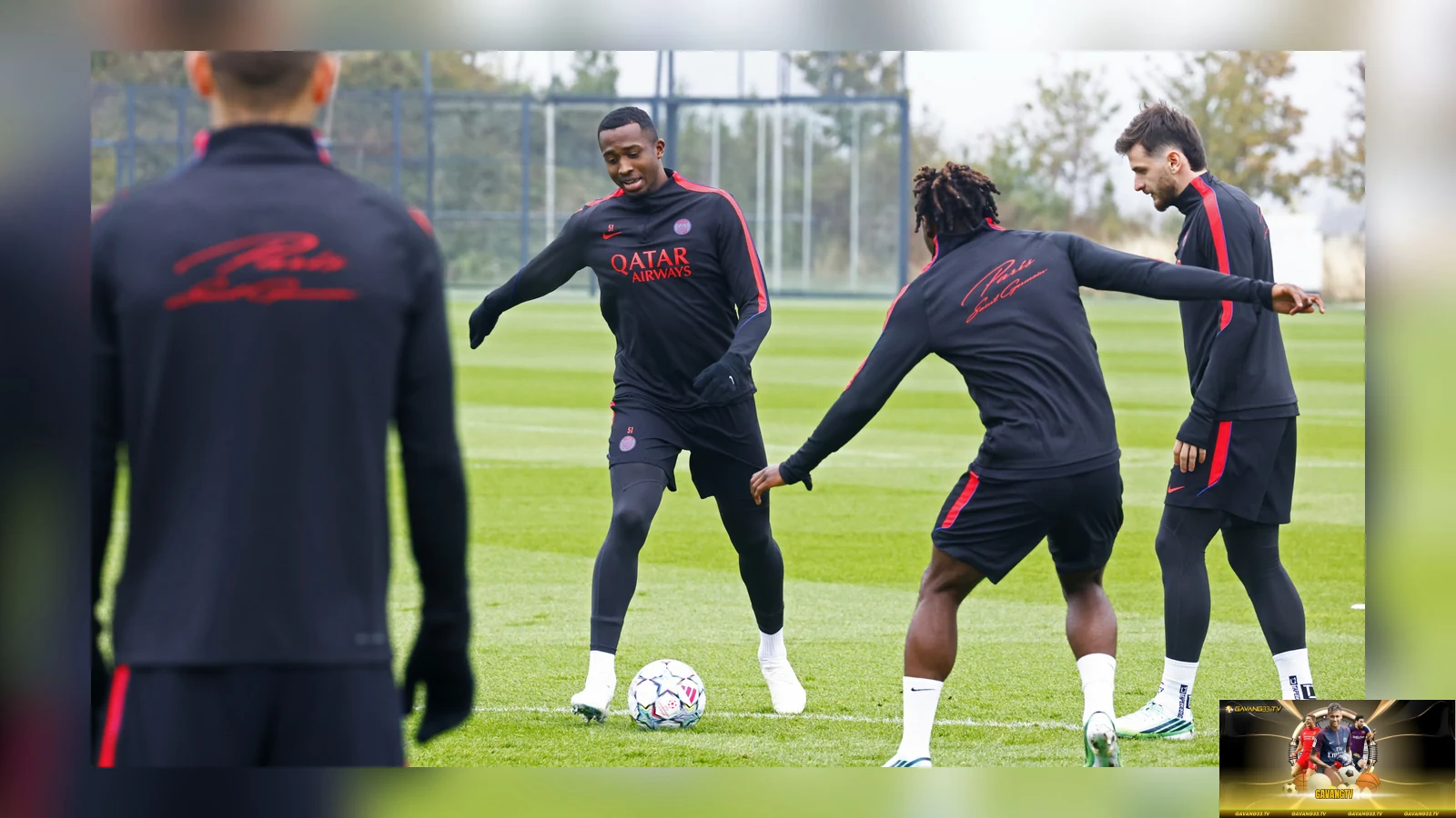 Cầu thủ PSG tập luyện trước trận đấu
